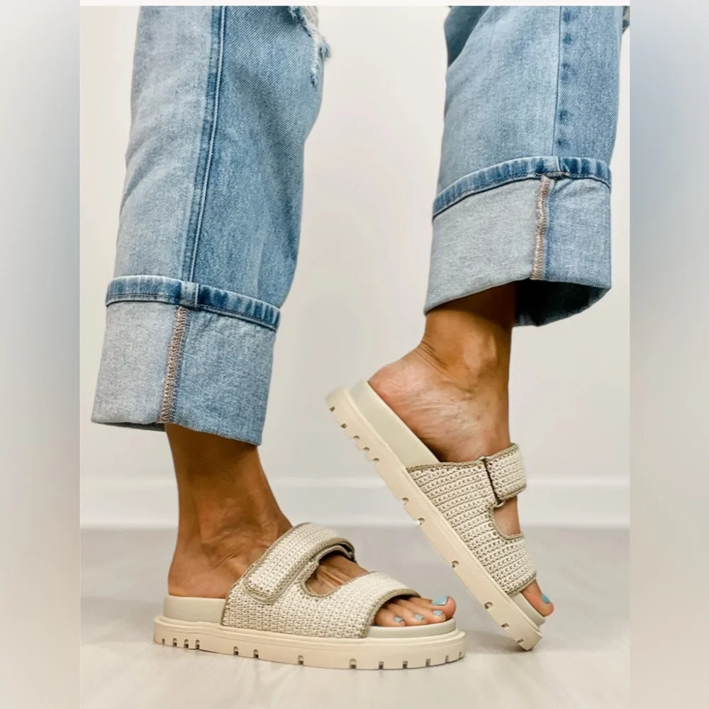 Mia Gabri Crocheted Slip-on Sandals in Bone, Size 8.5. - Picture 3 of 12